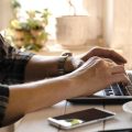 So reagieren deutsche Suchmaschinen auf neue Begriffe und Trends: Einfluss auf Keyword-Relevanz